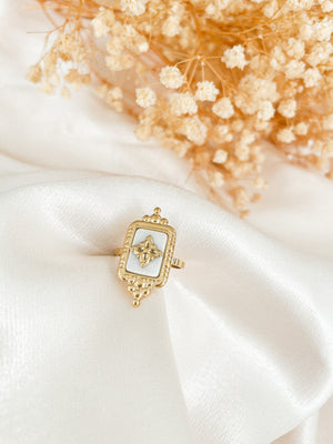 
                  
                    Charger l&amp;#39;image dans la galerie, Bague Jasmine blanche
                  
                