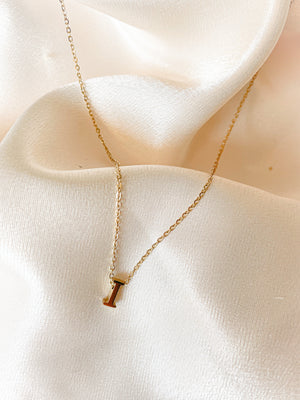 
                  
                    Charger l&amp;#39;image dans la galerie, Collier lettre gold (A à Z)
                  
                