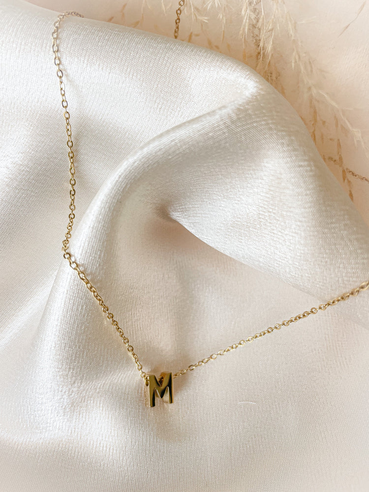 
                  
                    Charger l&amp;#39;image dans la galerie, Collier lettre gold (A à Z)
                  
                