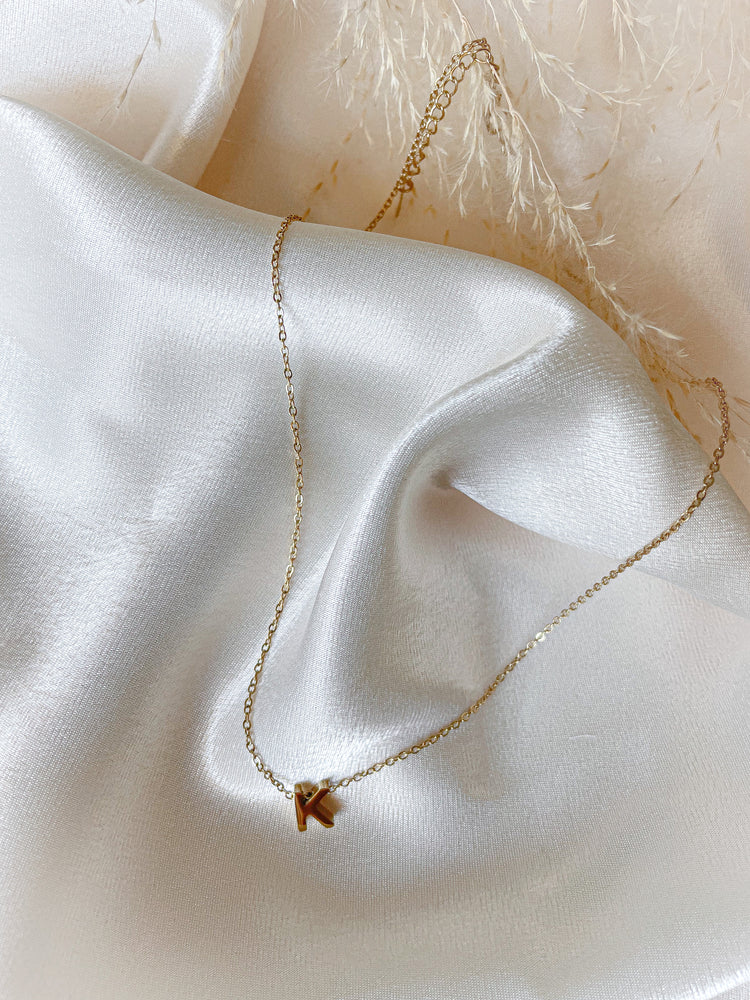 
                  
                    Charger l&amp;#39;image dans la galerie, Collier lettre gold (A à Z)
                  
                