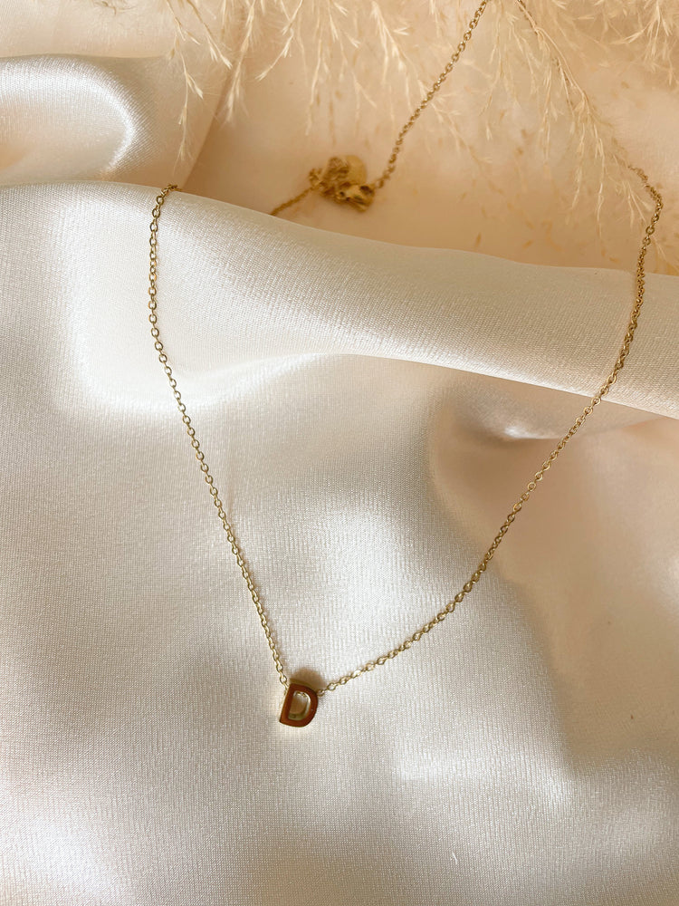 
                  
                    Charger l&amp;#39;image dans la galerie, Collier lettre gold (A à Z)
                  
                