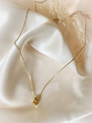 
                  
                    Charger l&amp;#39;image dans la galerie, Collier lettre gold (A à Z)
                  
                