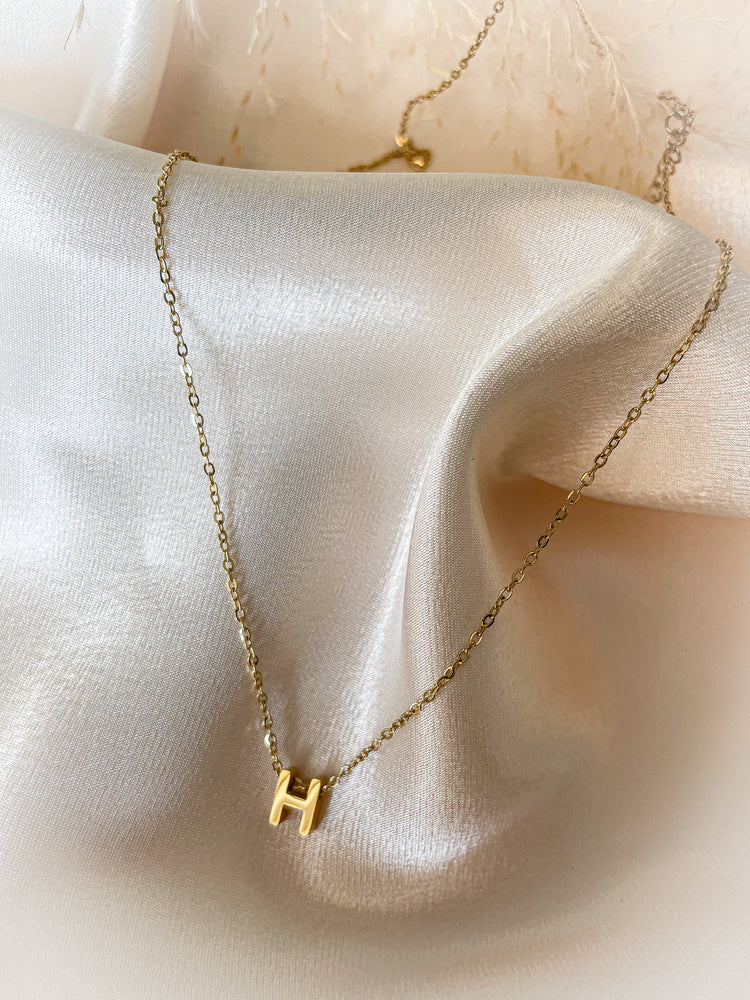 
                  
                    Charger l&amp;#39;image dans la galerie, Collier lettre gold (A à Z)
                  
                